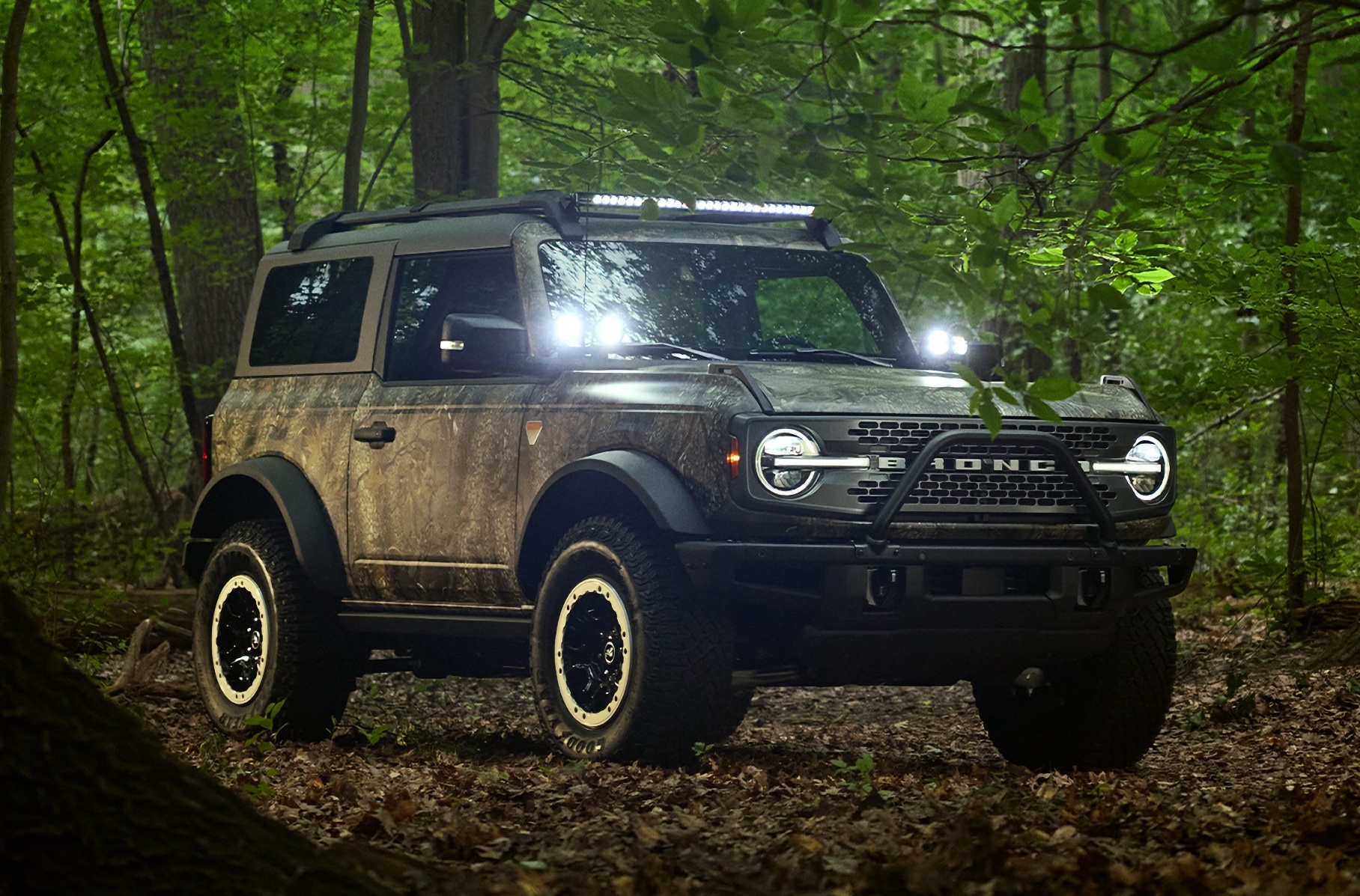 Внедорожник Ford Bronco отправили на поиски снежного человека