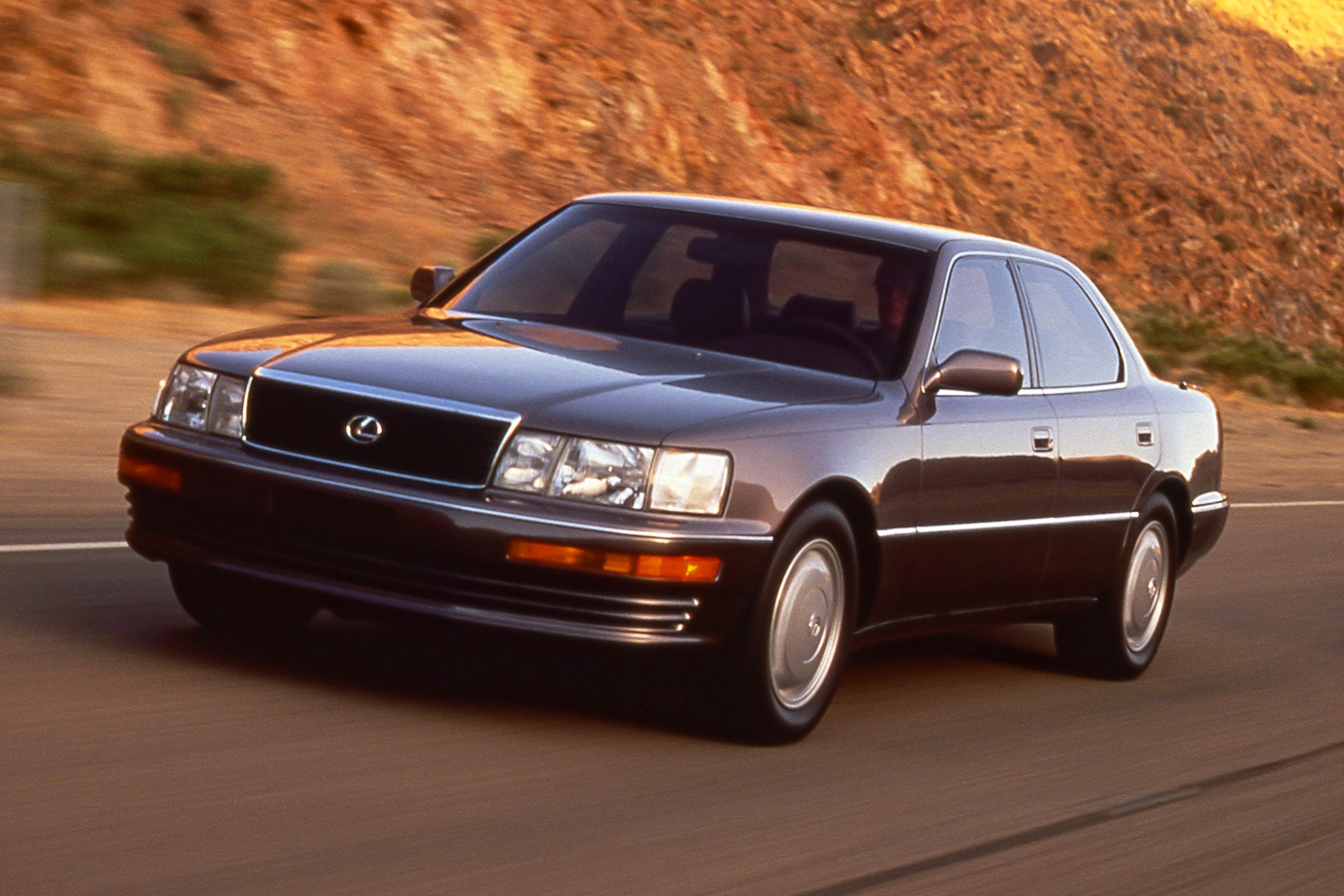 35 лет Lexus LS