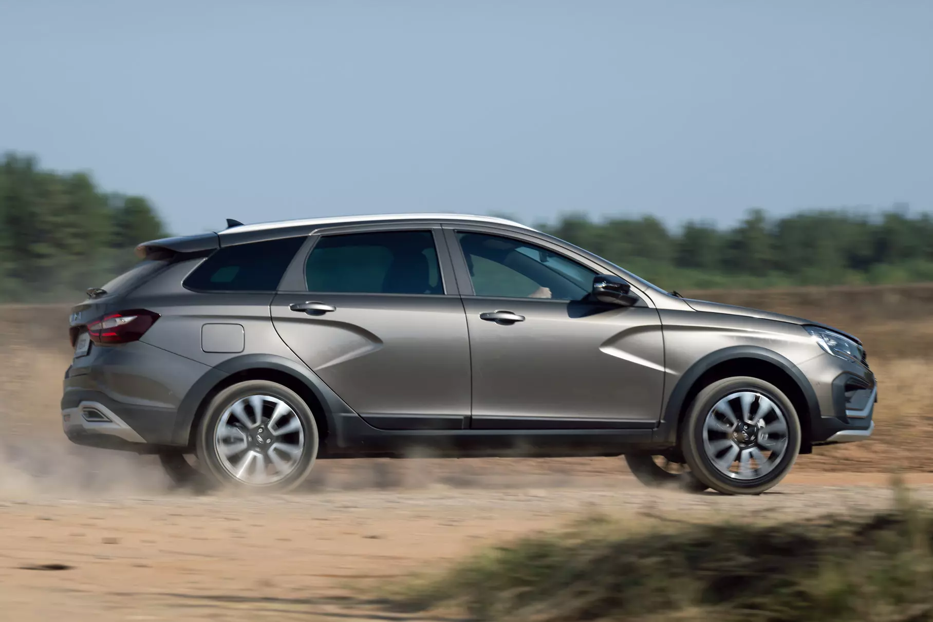 Lada Vesta вернут климат-контроль и бесключевой доступ