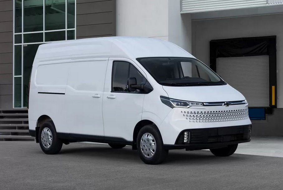 Chevrolet показал конкурента Ford Transit: это перелицованный китаец