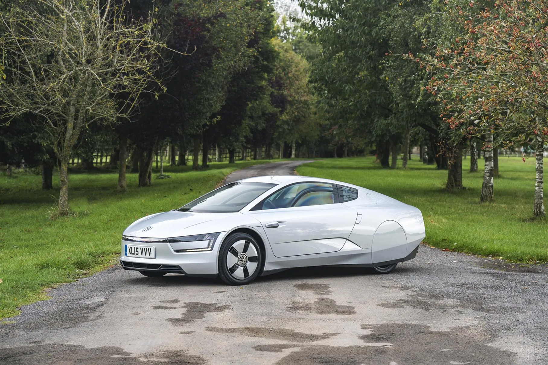 На продажу выставили редкий Volkswagen XL1 с дизель-электрическим двигателем