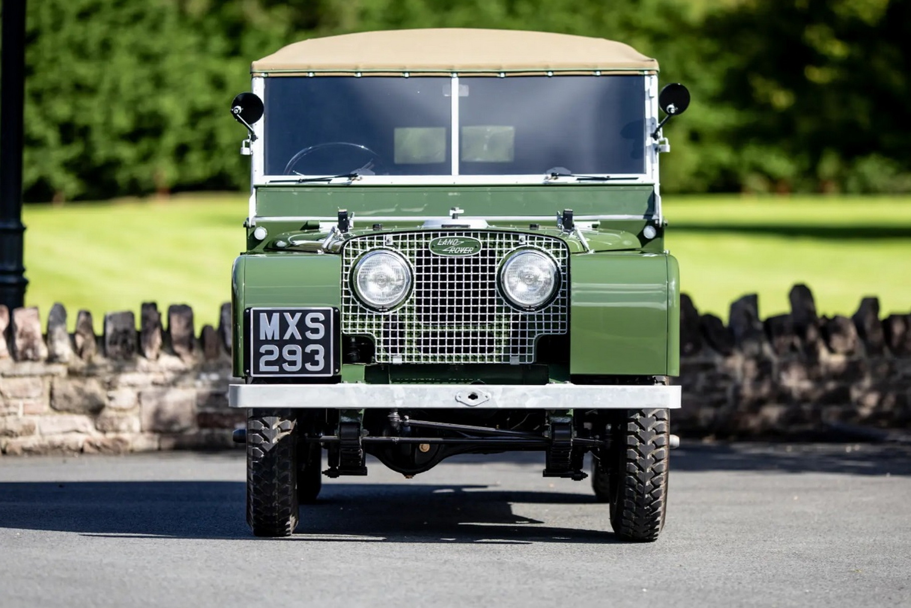 Land Rover возродил 73-летний вездеход Series I: его пустили с молотка