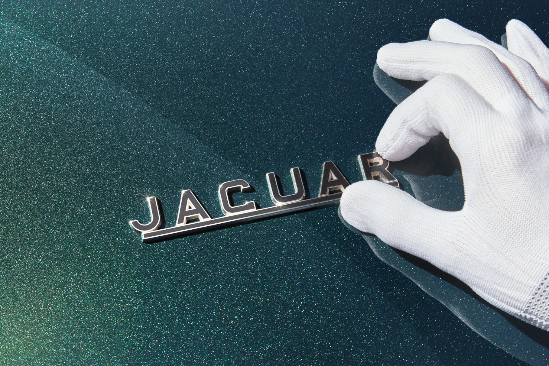 Jaguar намекнул на первую модель новой волны