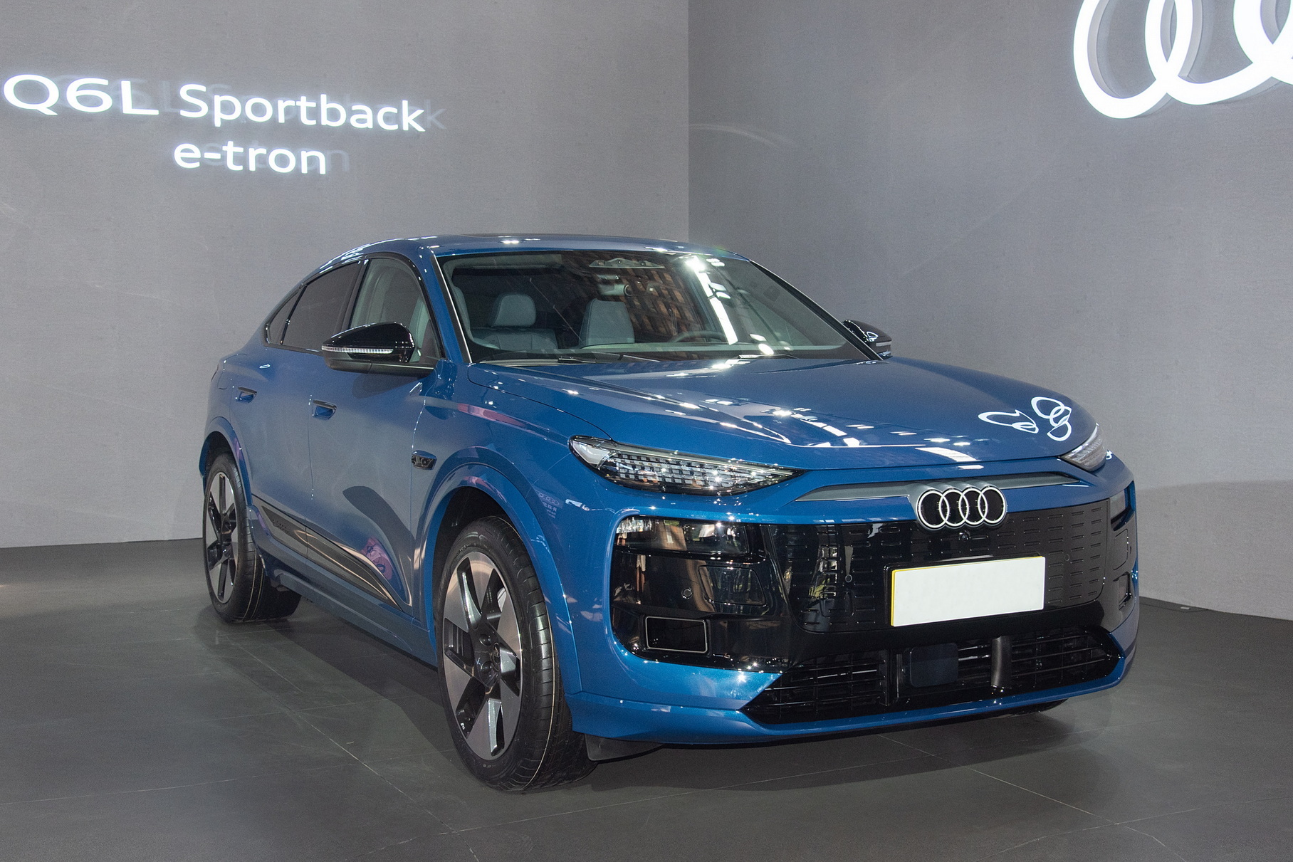 Кросс-купе Audi Q6 Sportback e-tron: удлиненная версия от FAW