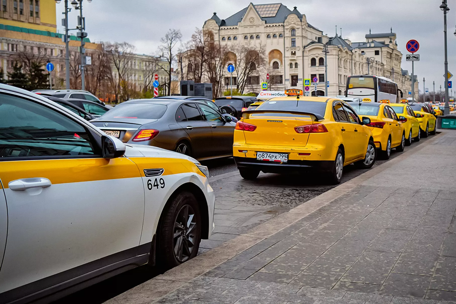 Таксистов предложили освободить от медосмотра