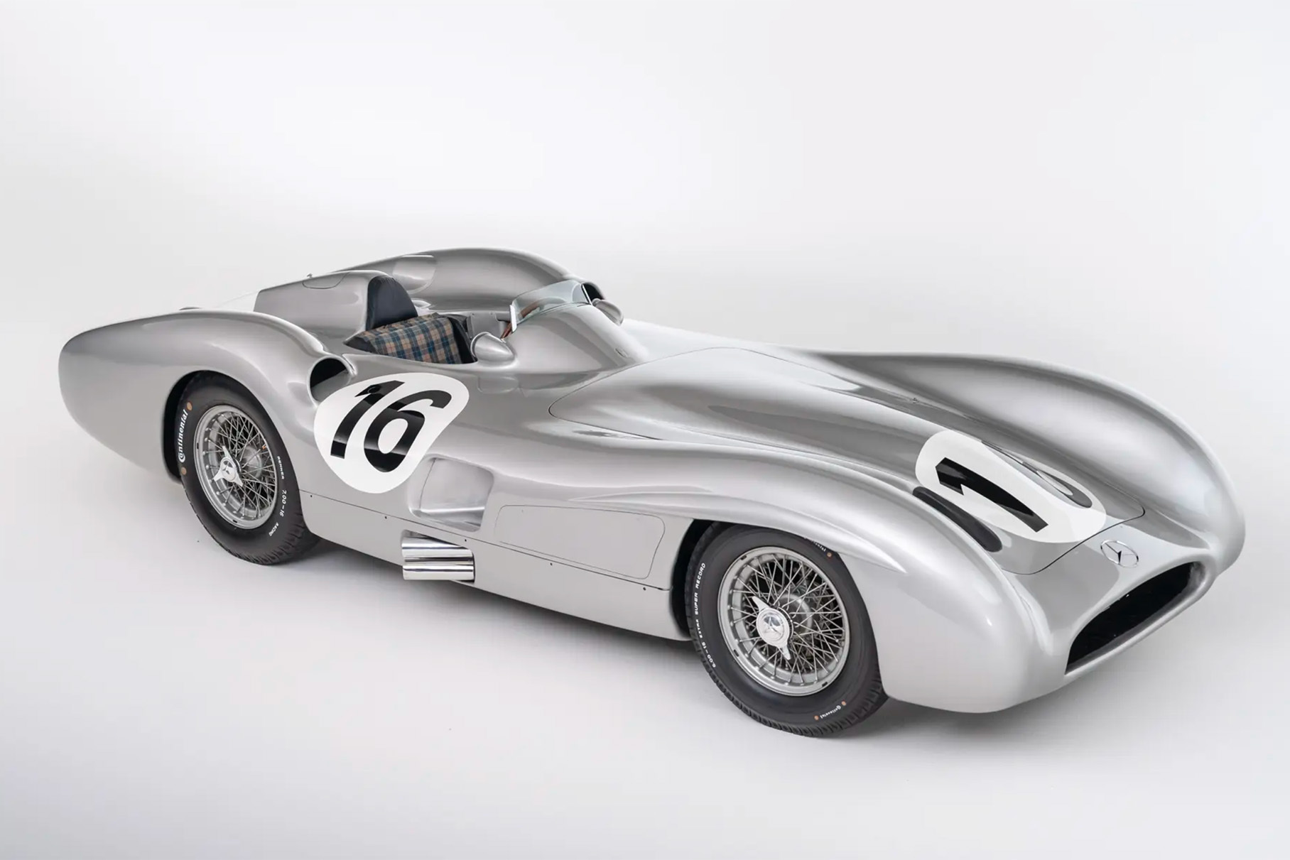 На аукционе RM Sotheby's продадут уникальный Mercedes-Benz W 196 R