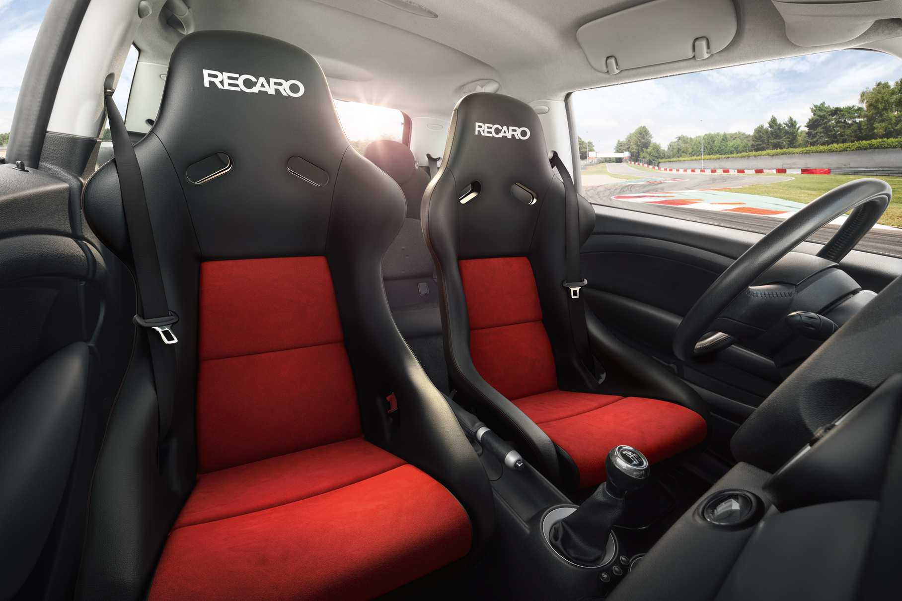 Итальянцы спасли производителя автокресел Recaro от банкротства