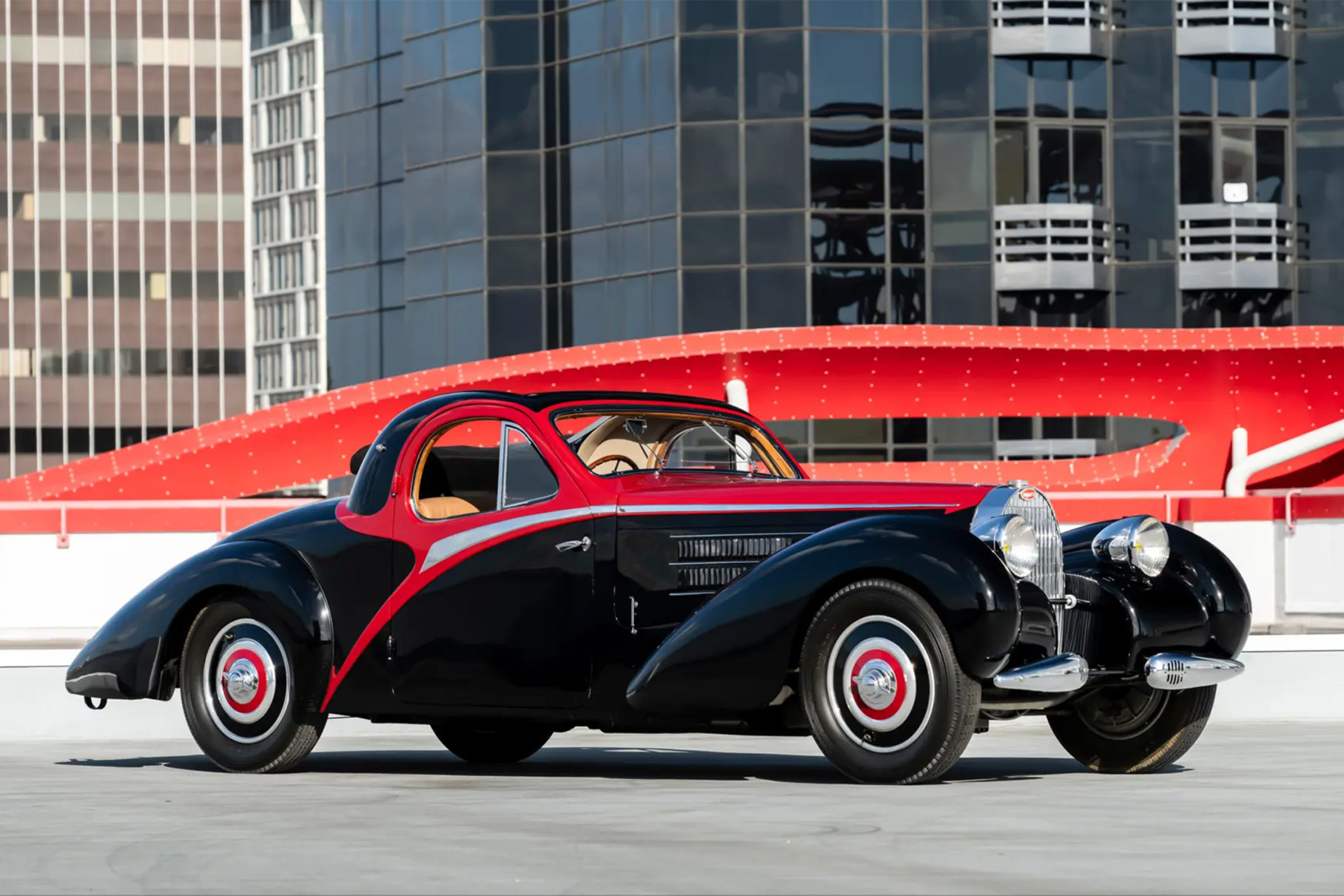 Bugatti Type 57 Atalante 1939 года хотят продать за 2,5 миллиона долларов