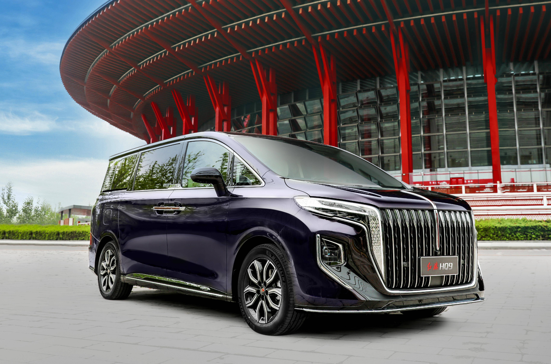 Hongqi готовит новый кроссовер и минивэн к выходу на российский рынок