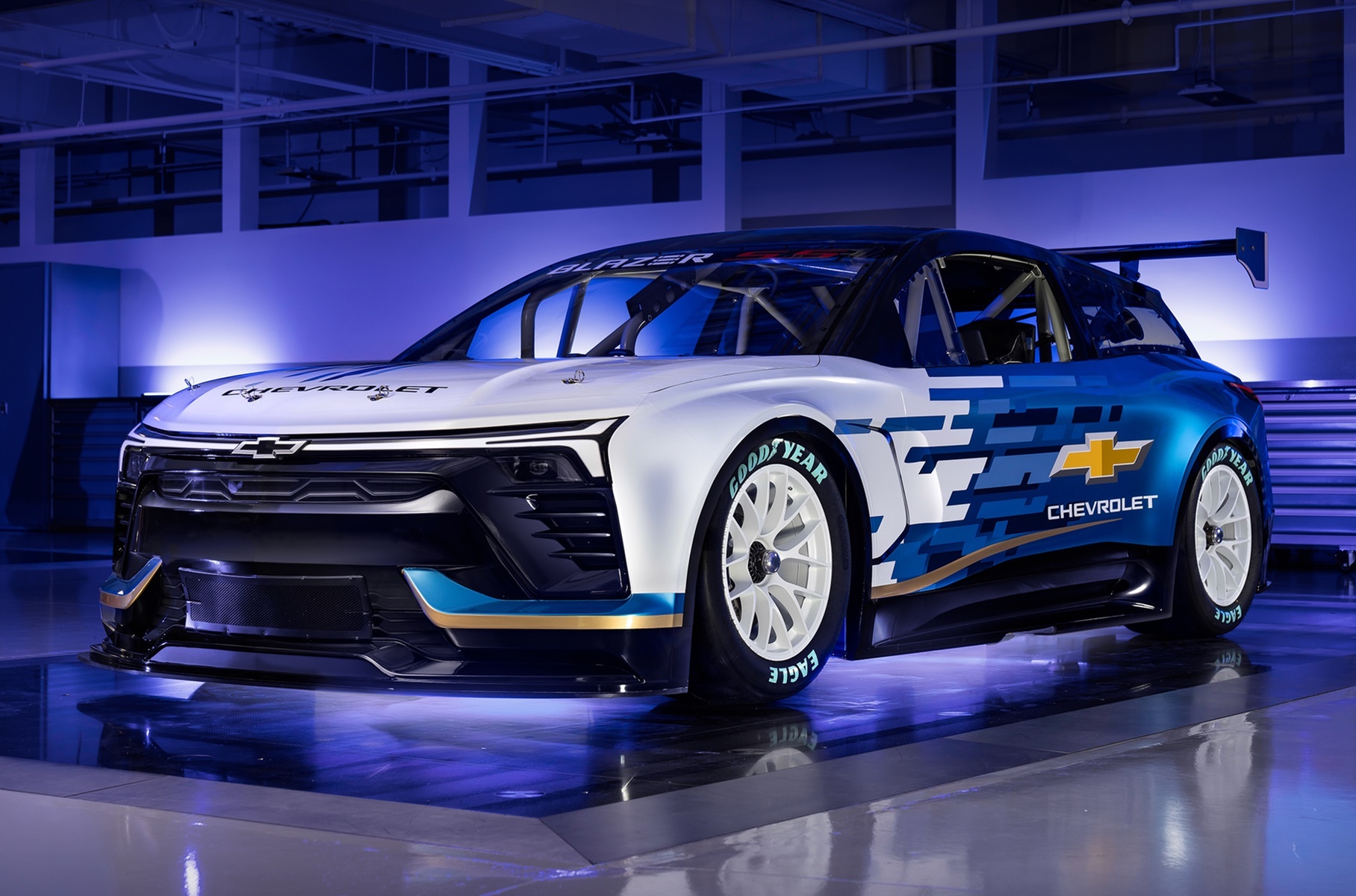 Компания Chevrolet представила 1360-сильный Blazer для NASCAR