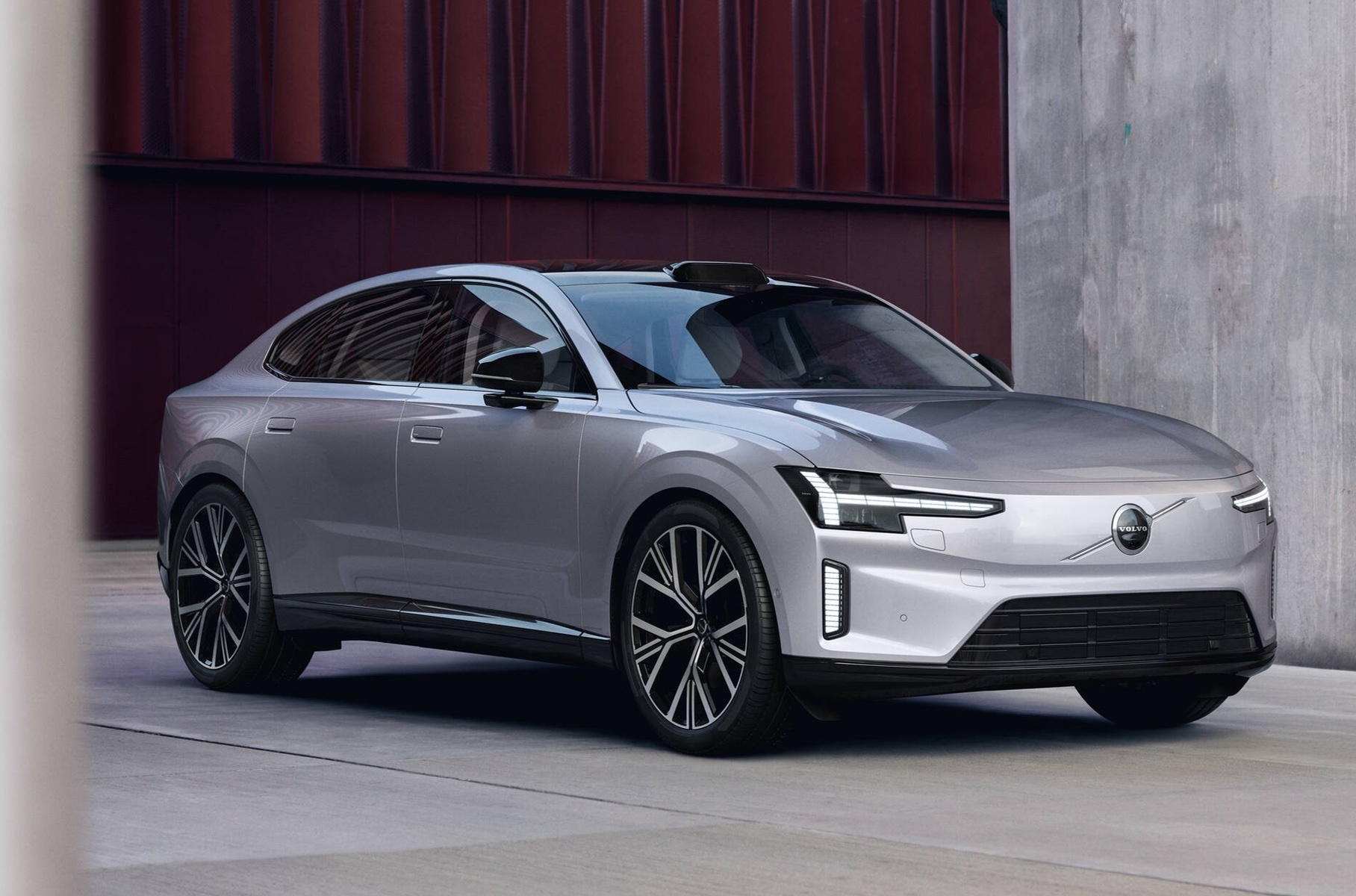 Не то лифтбек, не то кроссовер: представлен совершенно новый Volvo ES90