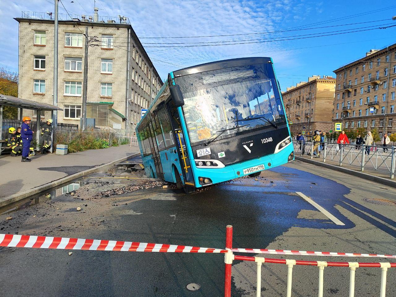 Участок теплосети в Автово, где провалился автобус, был включен в программу реконструкции