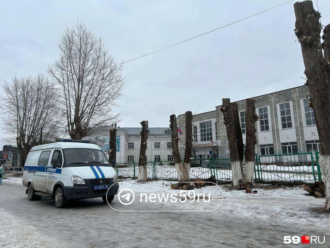 «Эти умалишенные хотят запугать»: пермским школам угрожают терактом в понедельник — будут ли они работать?