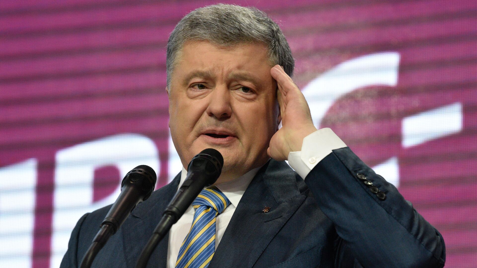 Порошенко высказал опасения из-за отсутствия контакта между Зеленским и Белым домом