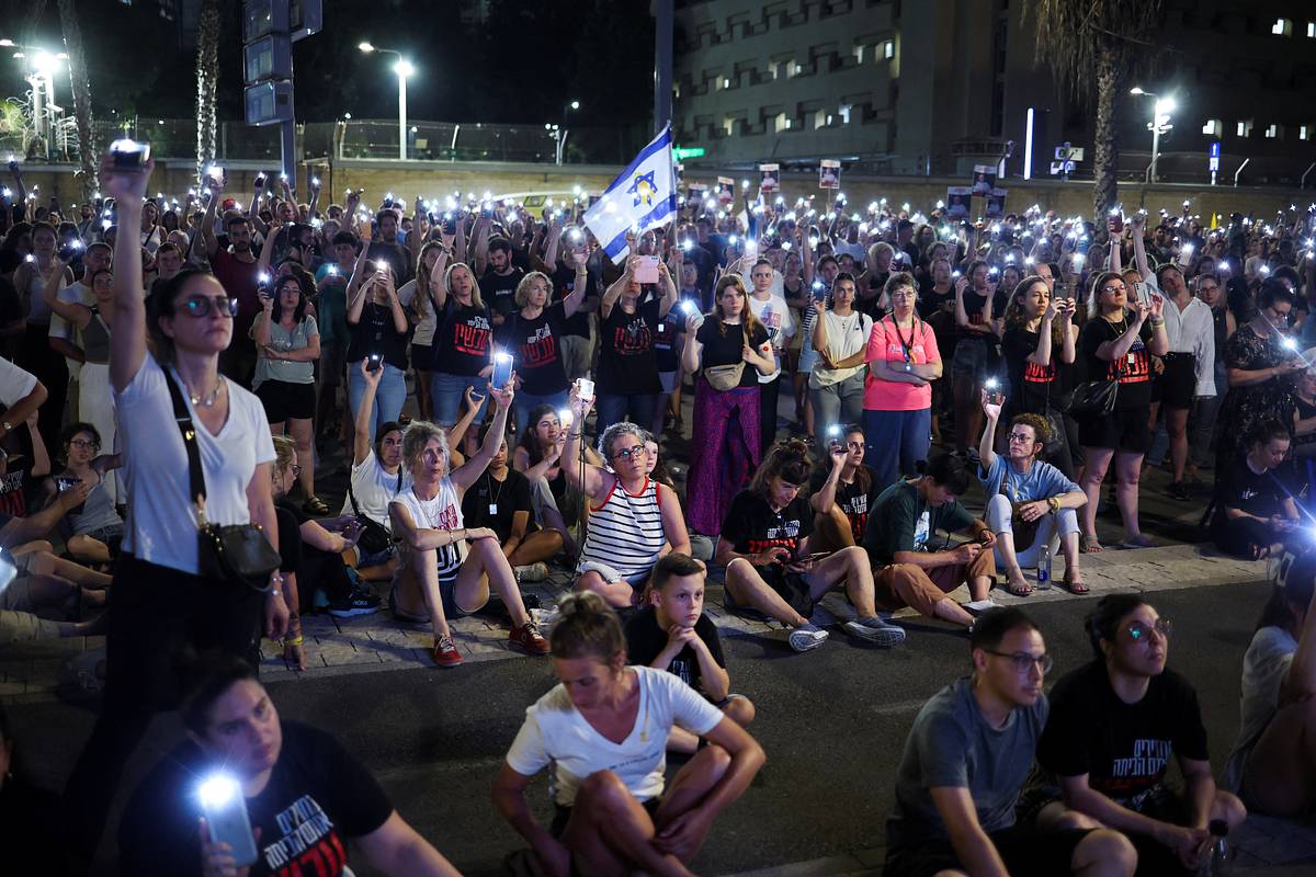 Семьи заложников-россиян провели массовый митинг в Тель-Авиве