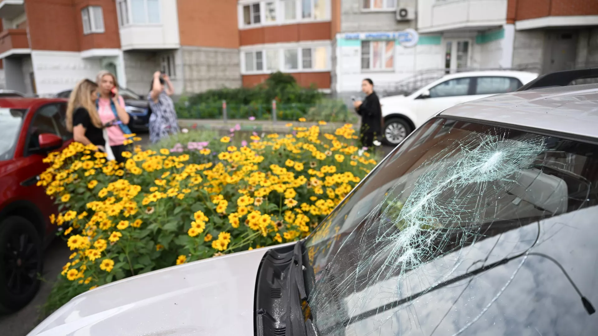 В Москве пьяный мужчина разбил стекла 10 машин