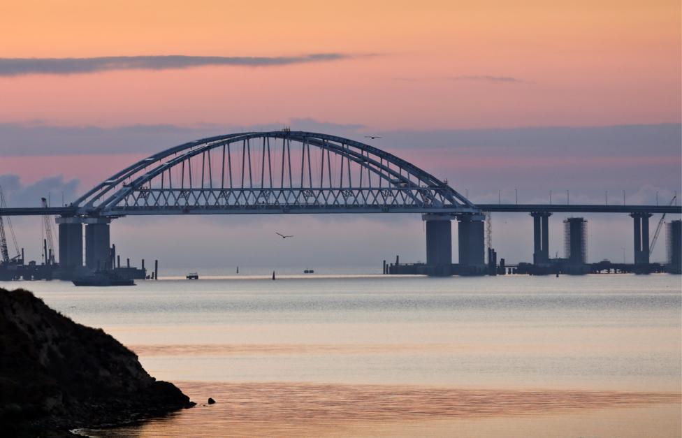 Очереди на подходах к Крымскому мосту ликвидировали