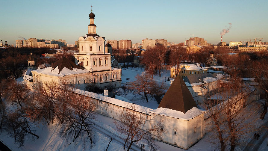 В Госдуме поддержали новое увлечение российских зумеров — монастыринг