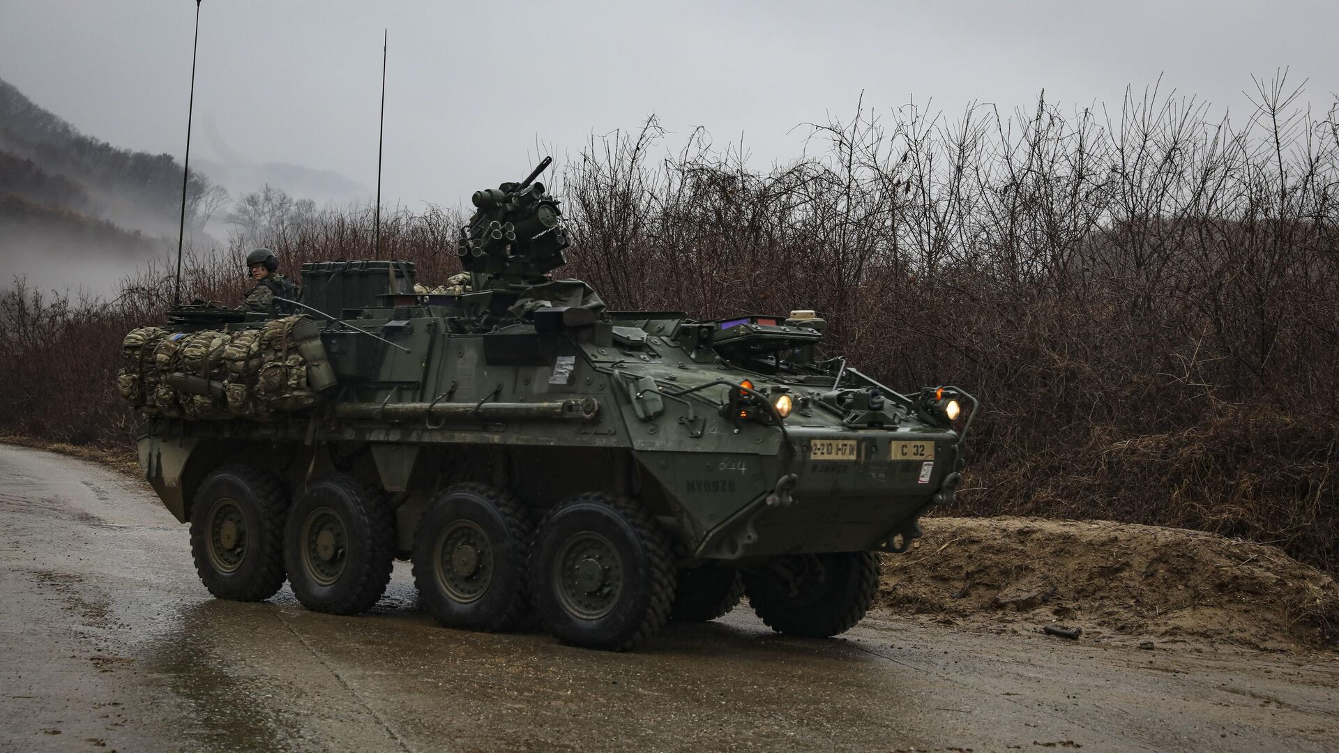 БТР в центре Тюмени: неожиданная парковка боевой машины удивила горожан