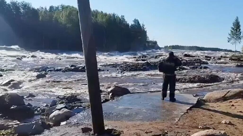 Найдено тело одного из пропавших без вести после прорыва дамбы в Карелии