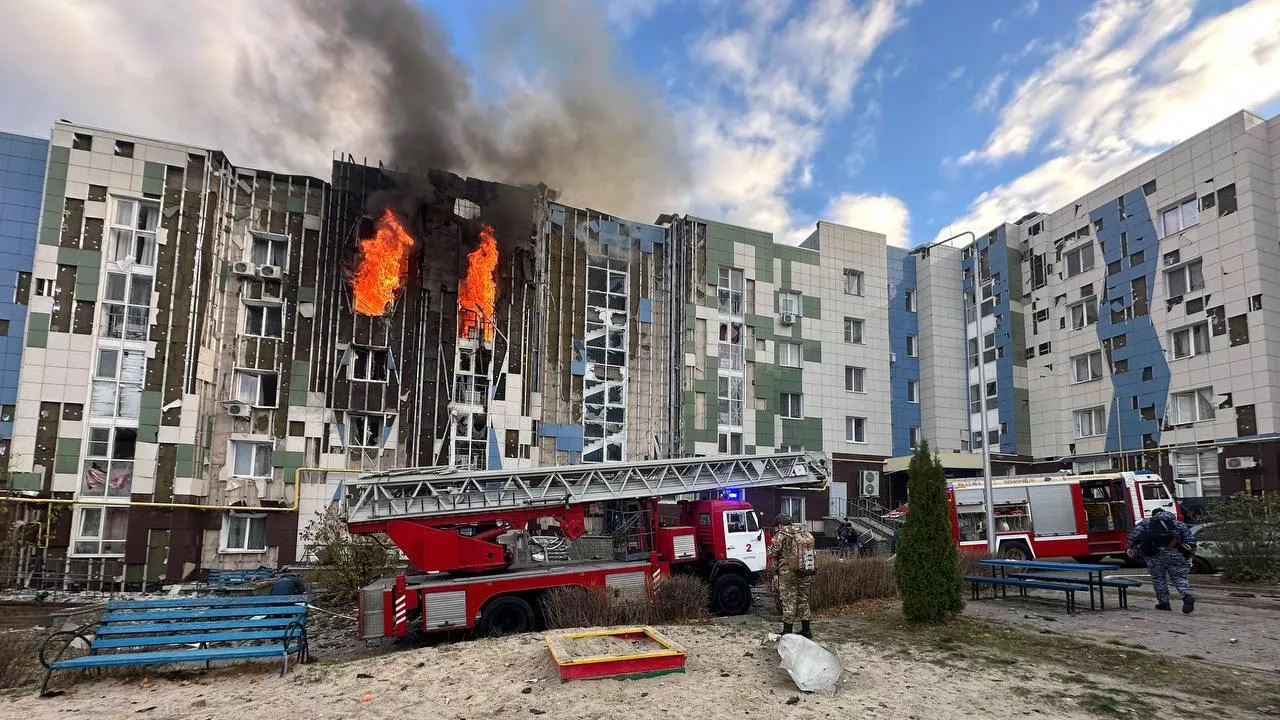 Беспилотник атаковал многоквартирный дом в Белгороде