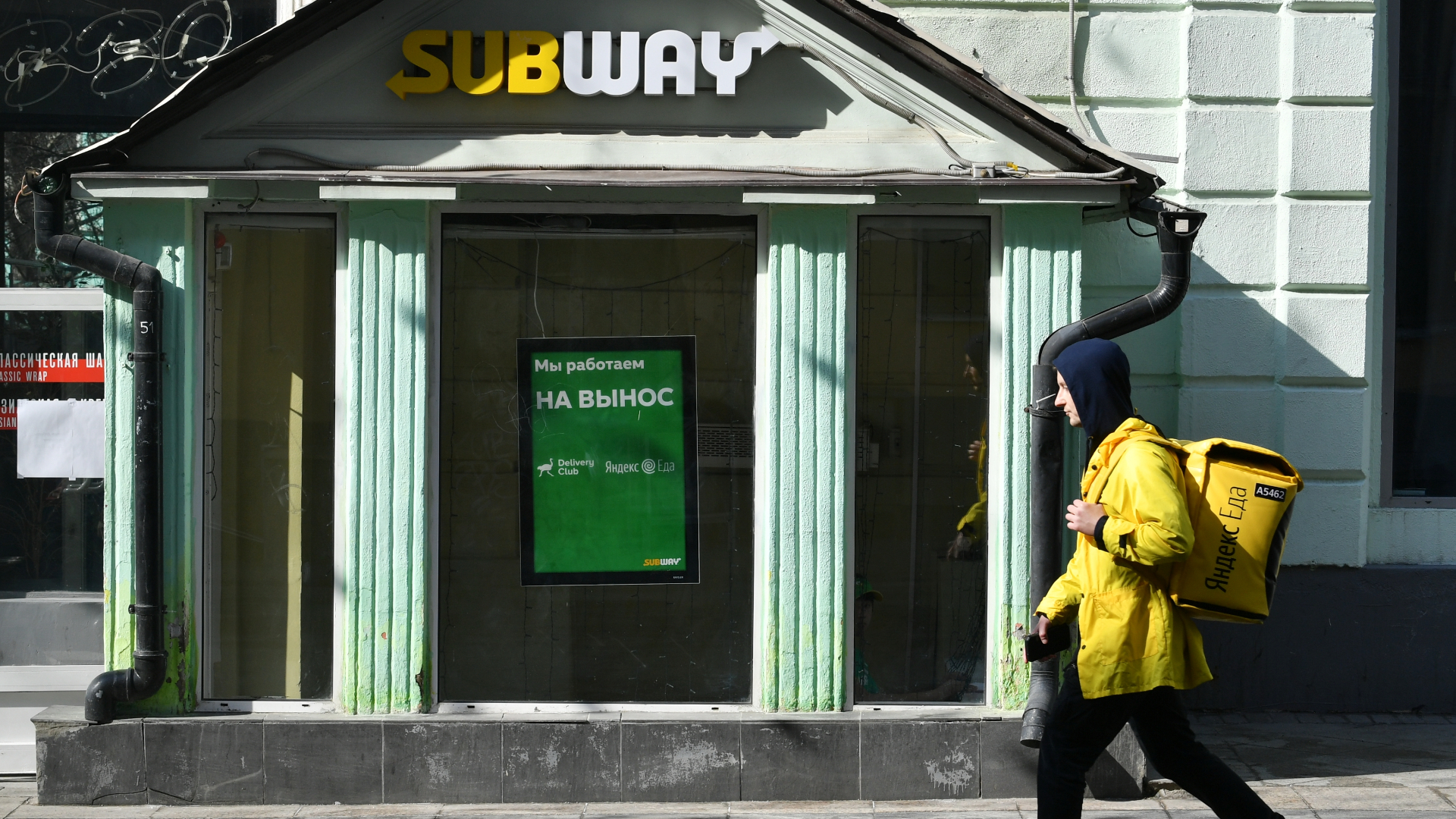 Суд Москвы приостановил деятельность Subway