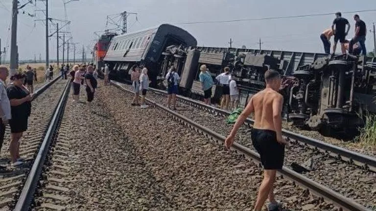 Источник: женщина оказалась зажата после аварии поезда в Волгоградской области