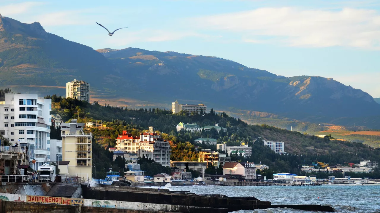 В Алуште свыше восьми тысяч человек остались без света