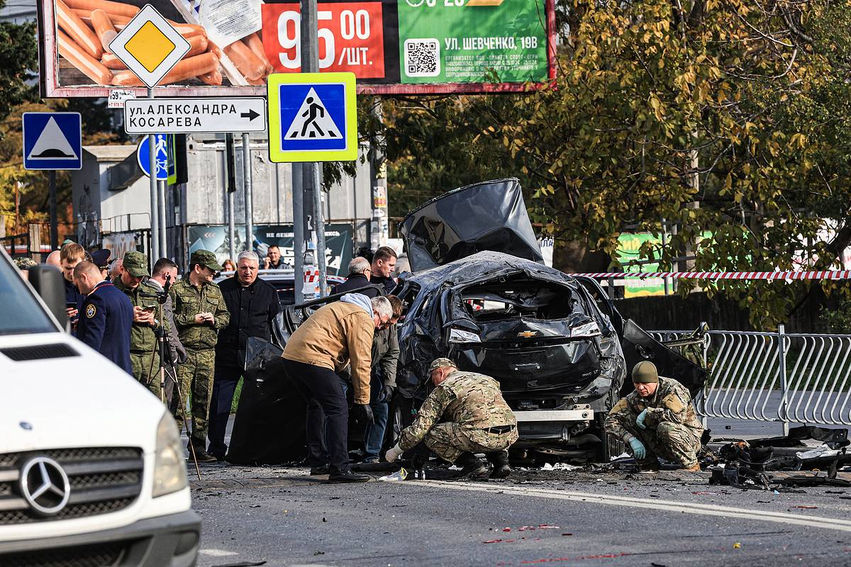 В Севастополе похоронили ставшего жертвой теракта с автомобилем капитана первого ранга