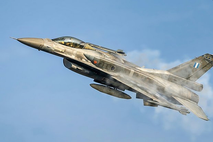 Румыния подняла F-16 из-за залетевшего с Украины беспилотника