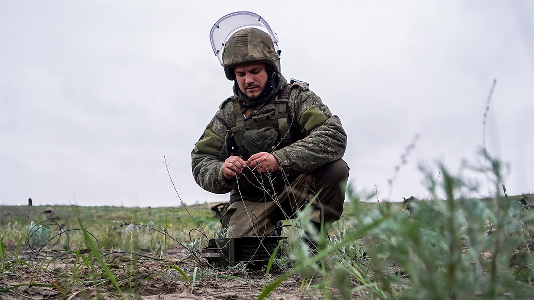 После сбития ракет в Севастополе рассыпались несдетонировавшие суббоеприпасы