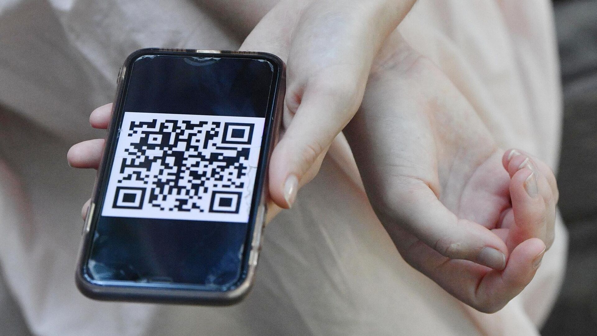 Депутат предупредил о схеме мошенников с QR-кодами