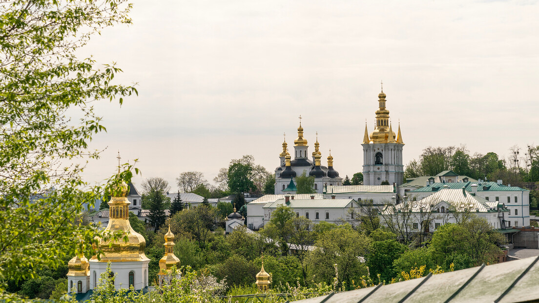 В Россию вернулись два священника УПЦ