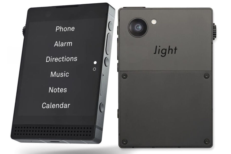 Вышел компактный телефон Light Phone III с небольшим экраном и сменной батареей