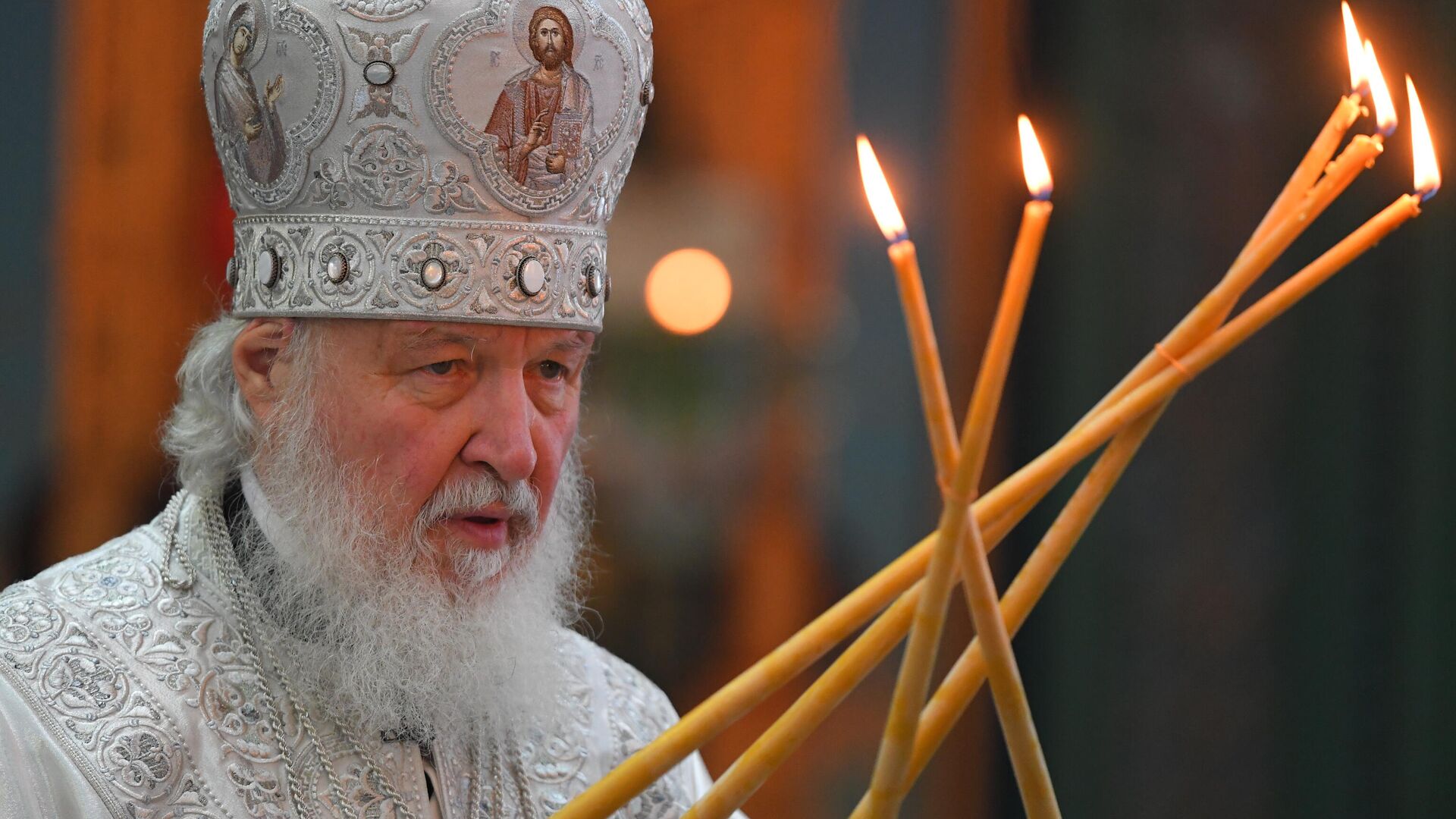 Патриарх Кирилл начал праздничную литургию в Троице-Сергиевой лавре в день Святой Троицы