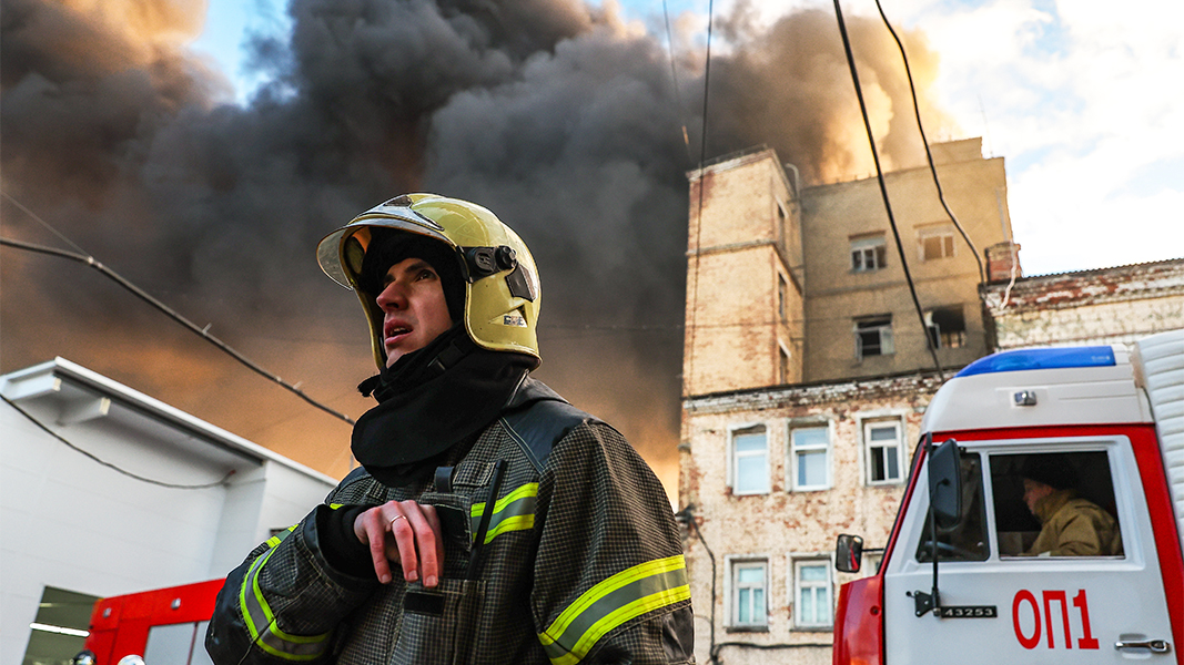 В подмосковном поселке на складе произошел взрыв