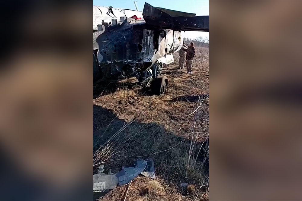 Превращенный в груду металлолома штурмовик Су-25 ВСУ показали на видео