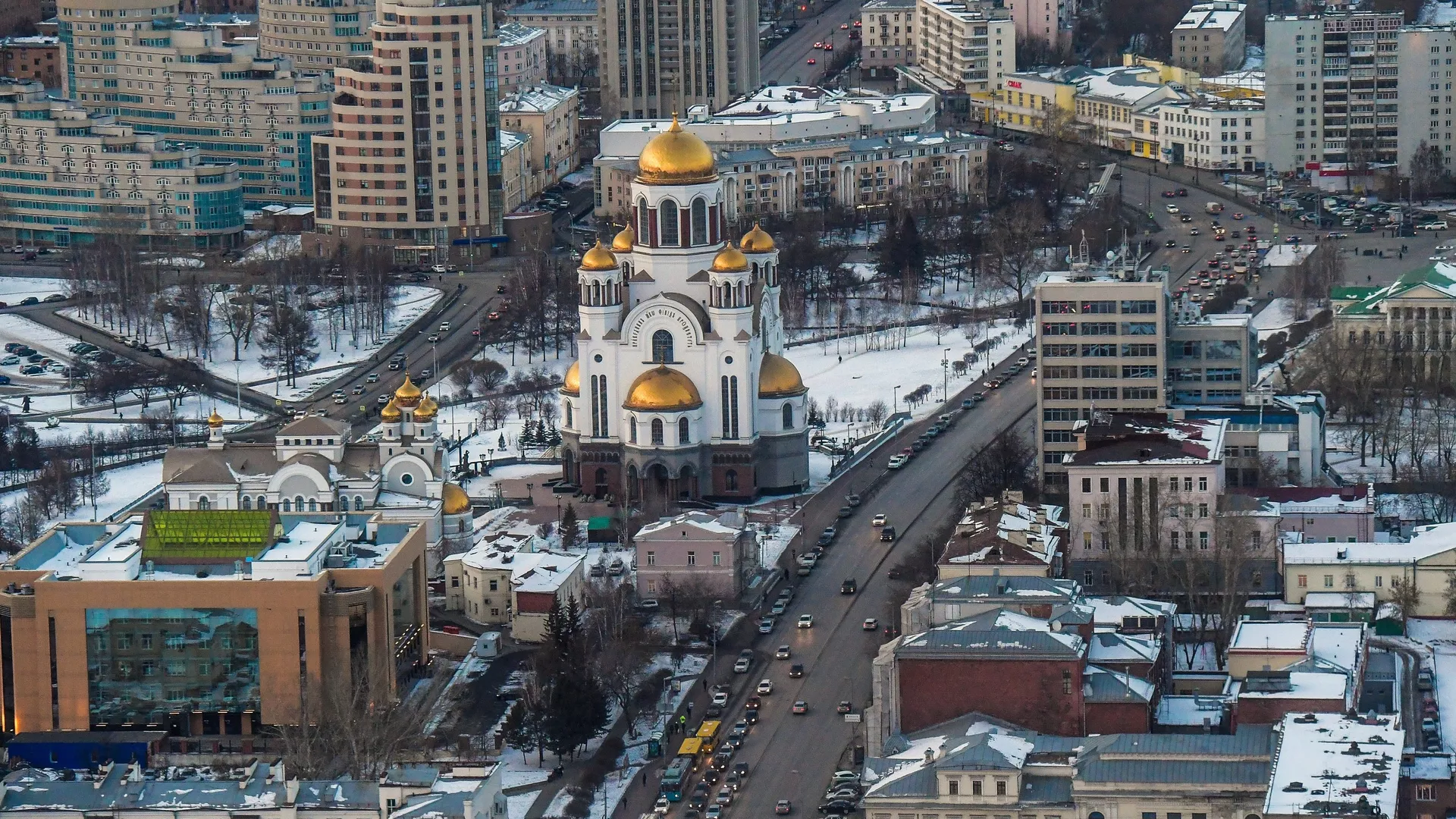 Порно на городском экране: В центре Екатеринбурга жители удивились неожиданному кино