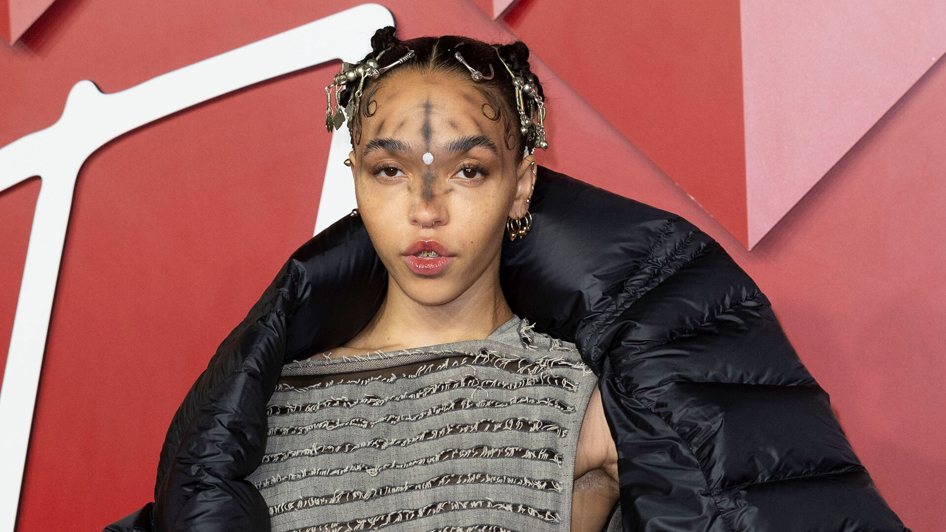 FKA twigs создала свой дипфейк для общения с фанатами