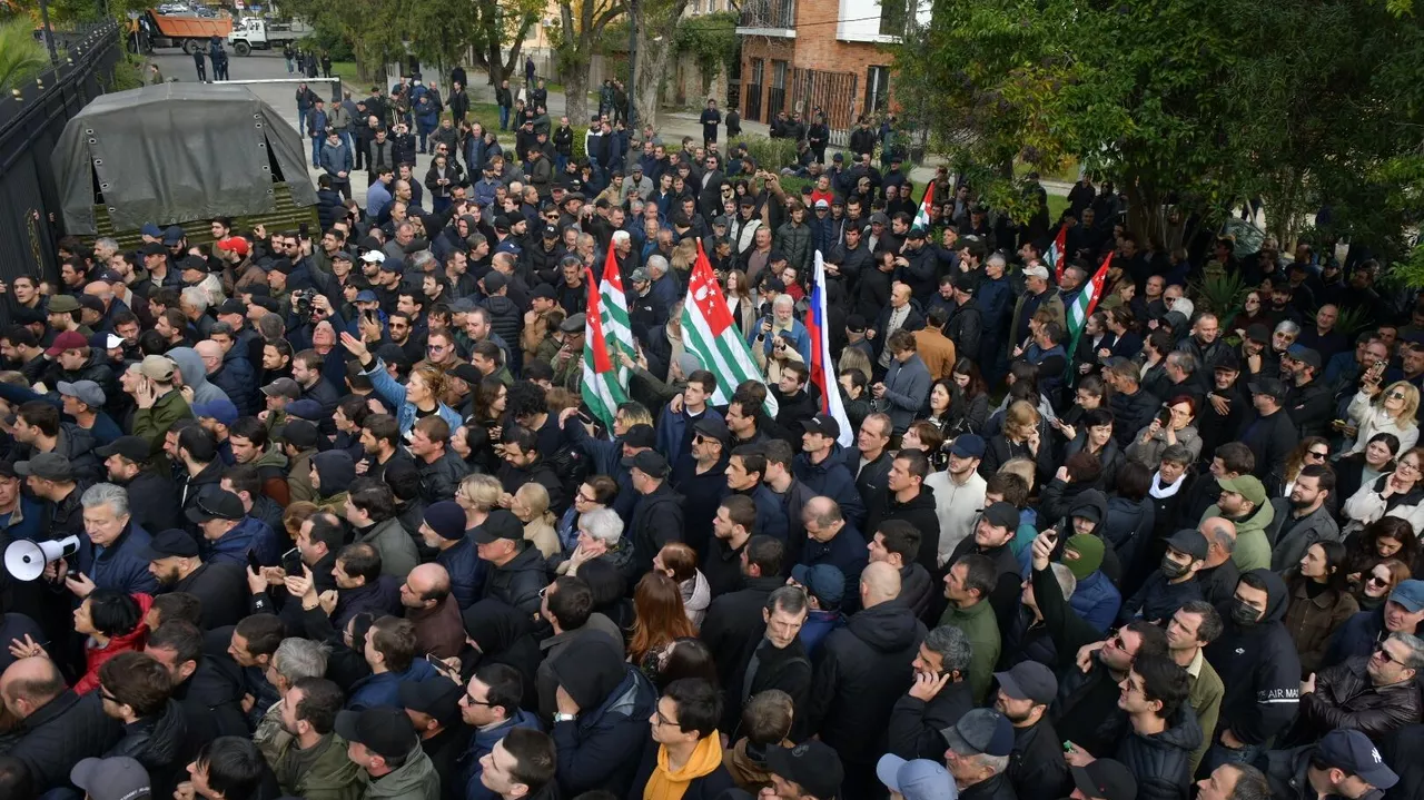 В ГД рассказали, против кого направлены протесты в Абхазии