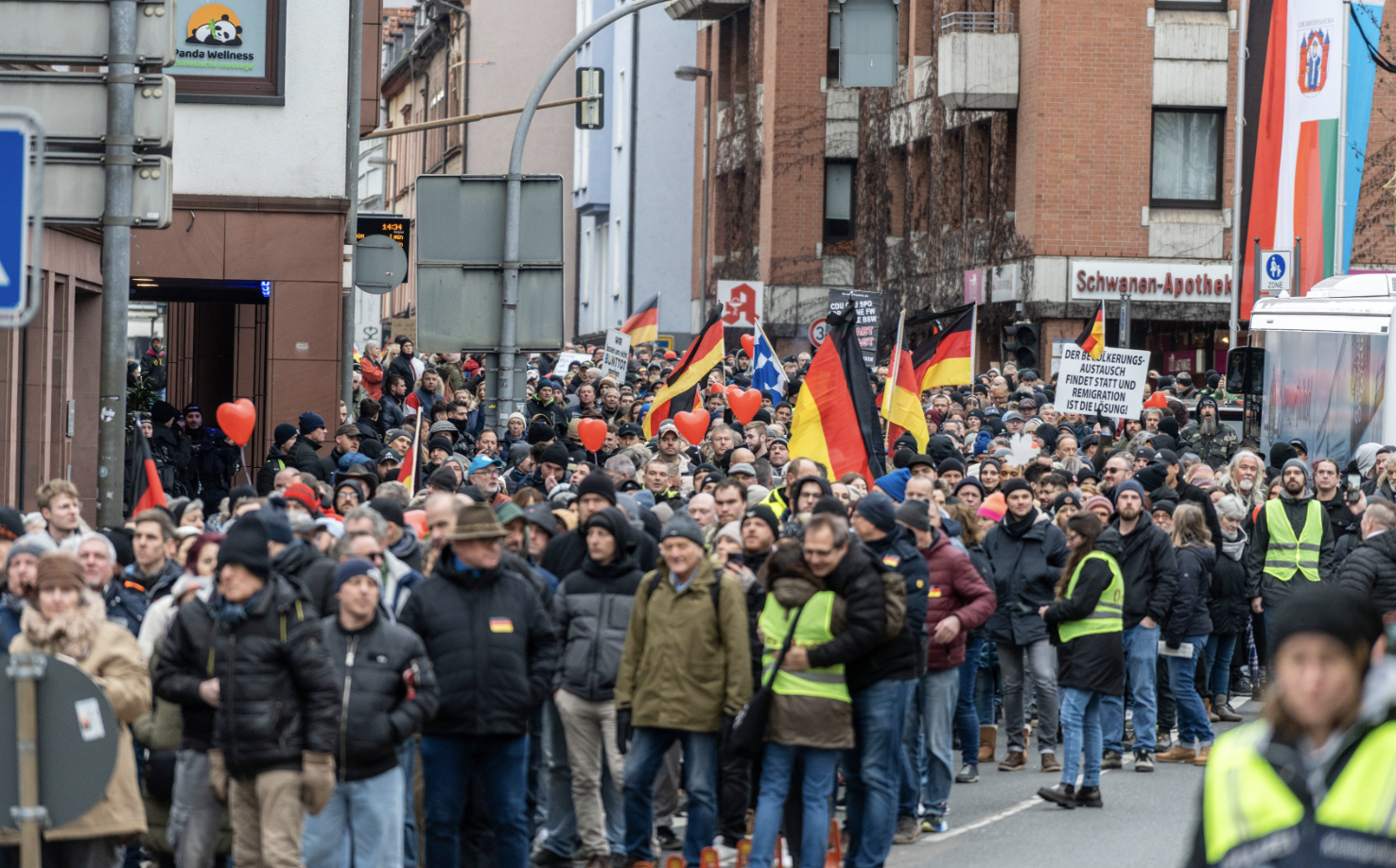 В ФРГ проходят массовые протесты против политики ХДС/ХСС