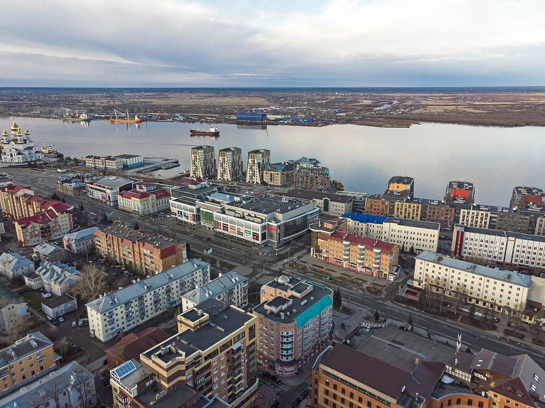 В российском городе заметили колонну автомобилей с флагами ЧВК Вагнер