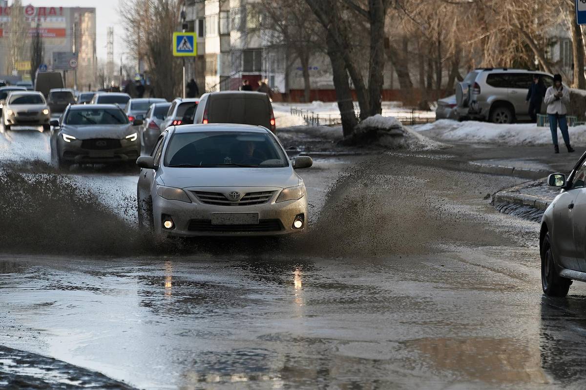 Власти предложили пожаловавшейся на плохие дороги россиянке купить вертолет