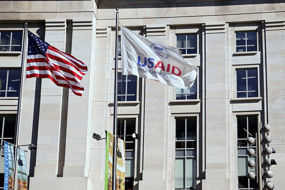 Белый дом начал сокращать тысячи сотрудников USAID