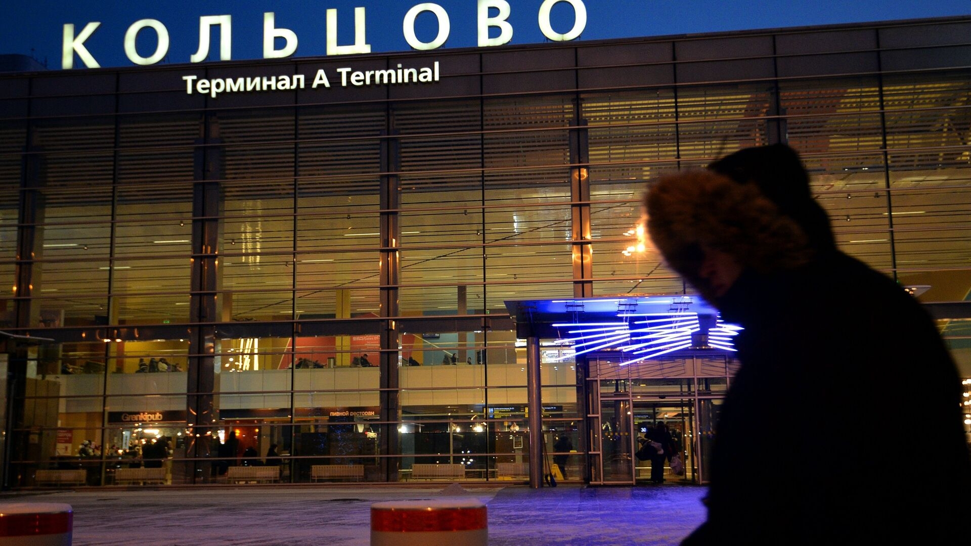 В Екатеринбурге сел лайнер из Таиланда с похожим на бомбу устройством на борту