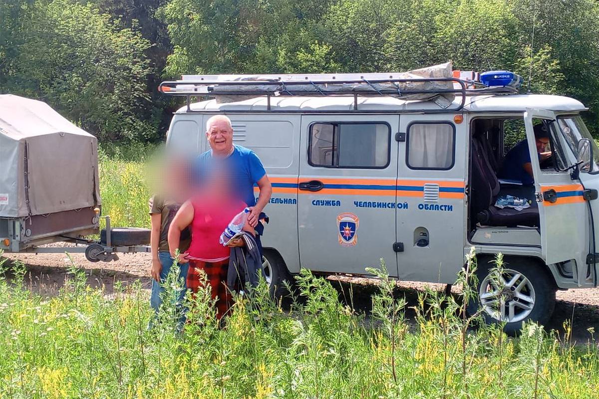 Спасатели вывели заблудившихся в лесу женщин