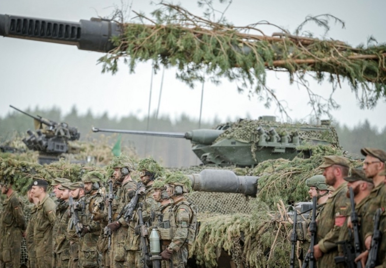 Названо число приведенных в боевую готовность военных НАТО