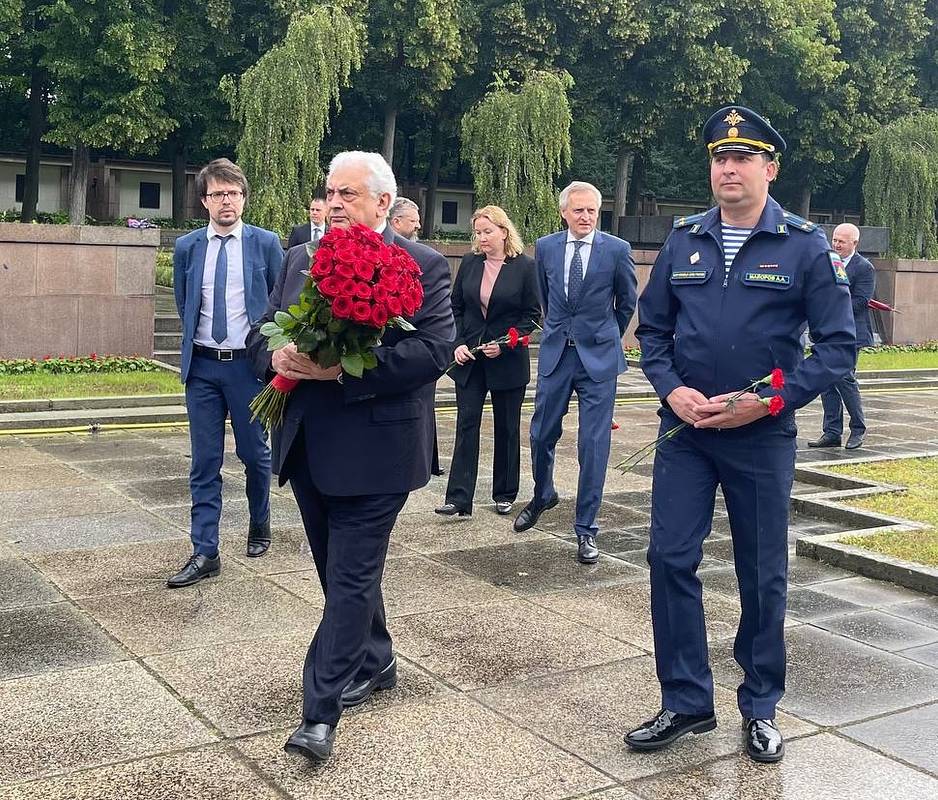 В Берлине возложили цветы к советскому мемориалу