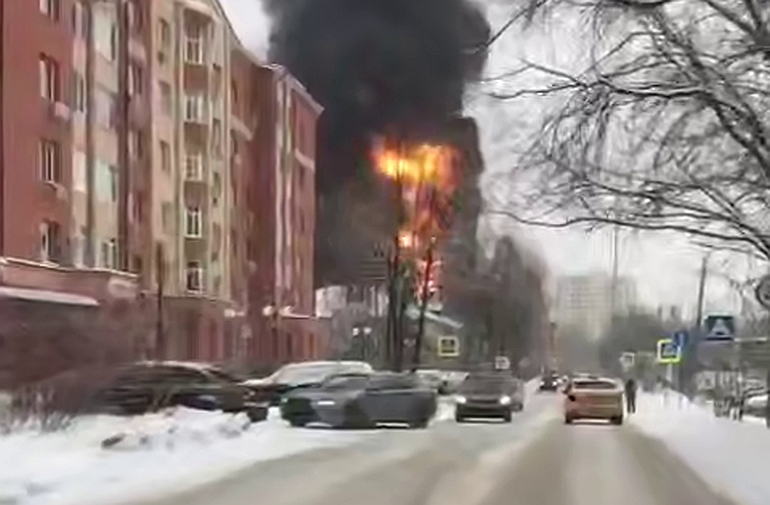 В подмосковном Фрязино начался пожар в новом доме