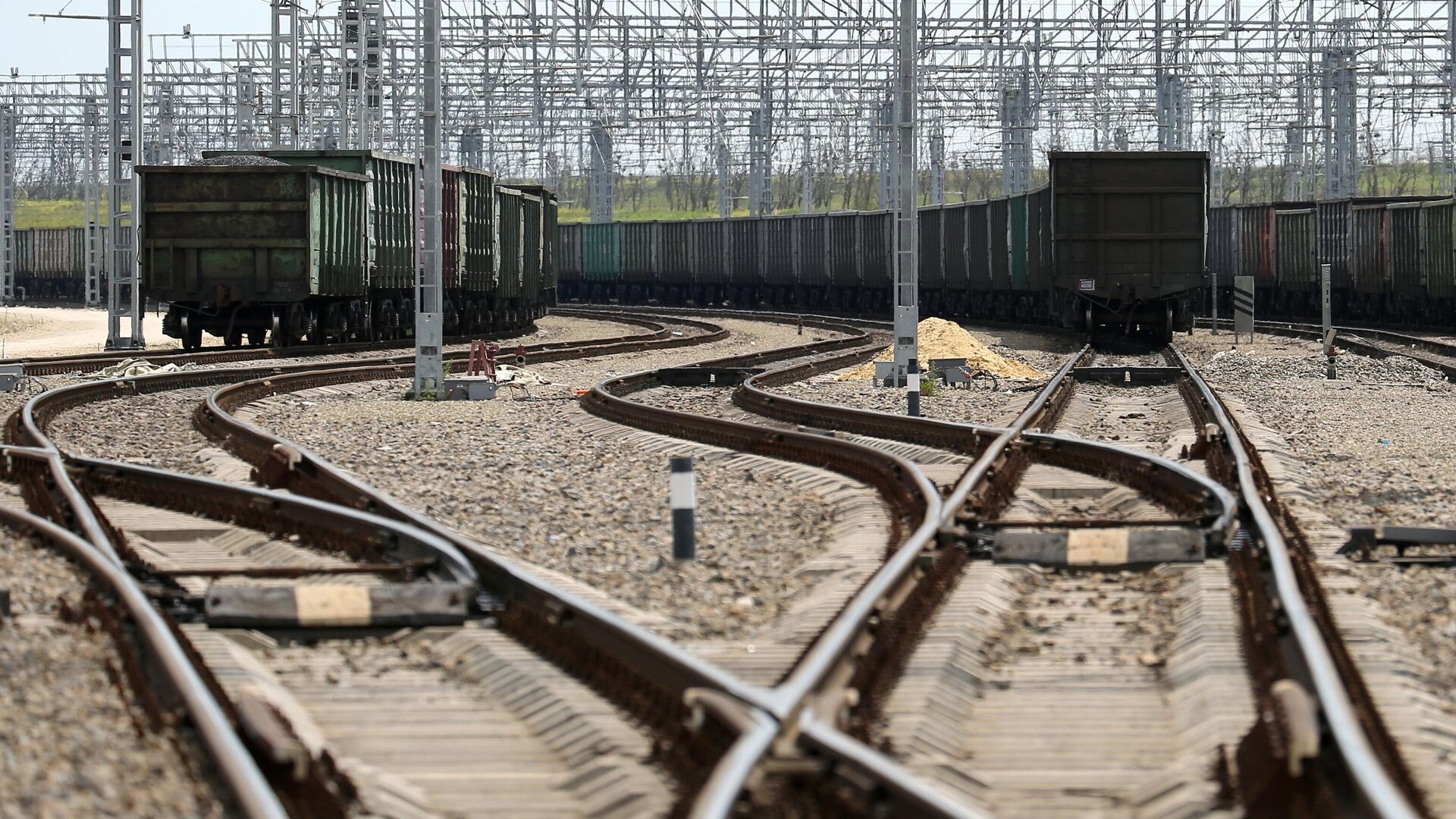 В Новороссийске сошли с рельсов вагоны тепловоза